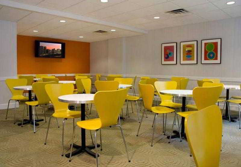 Fairfield Inn And Suites Chicago Downtown/ Magnificent Mile Ресторант снимка